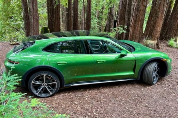 2021 Porsche Taycan 4 Cross Turismo/ Striker car - Image 2