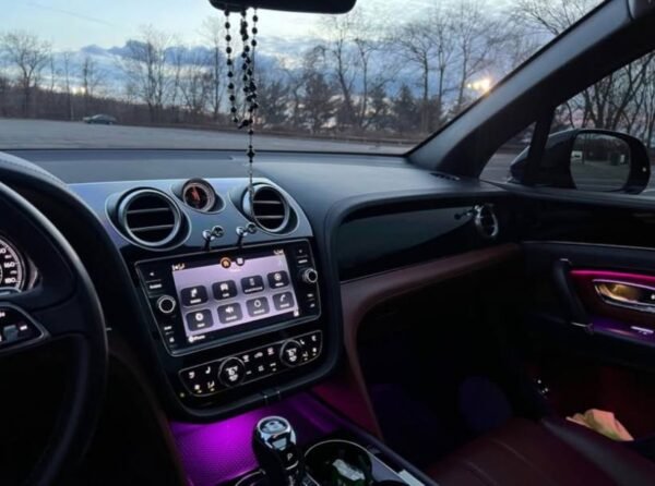 2018 Bentley Bentayga · Black Edition - Image 2