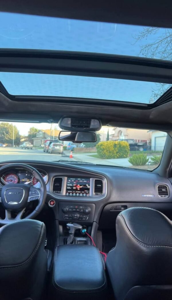 2016 Chrysler 300 SRT - Image 4