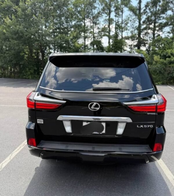 2017 Lexus LX 570 - Image 3