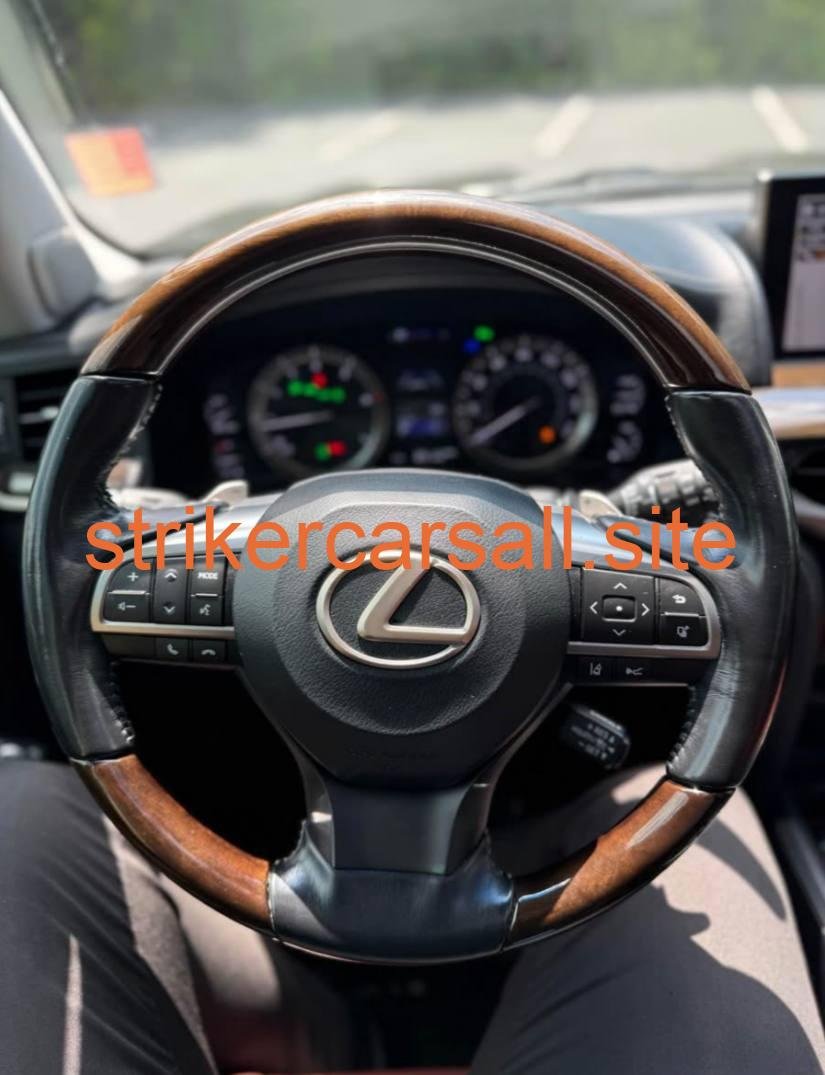 2017 Lexus LX 570 - Image 4
