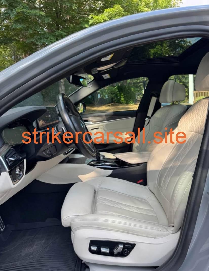 2021 BMW 5 Series 路 M550i xDrive - Image 2