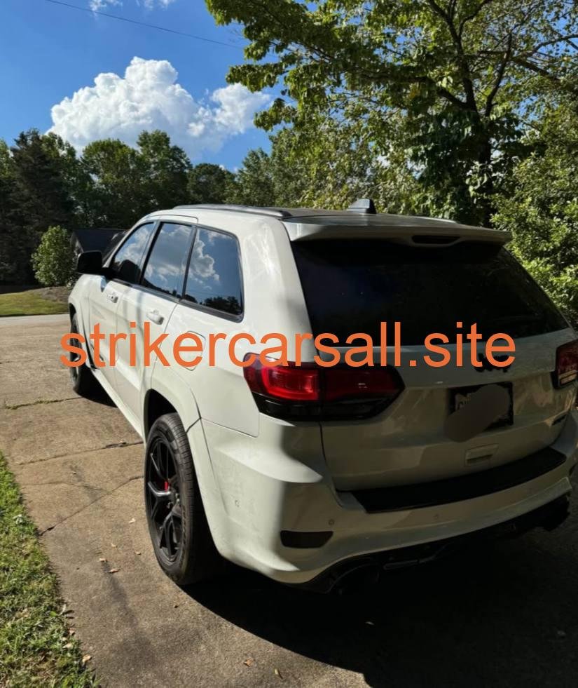 2019 Jeep Grand Cherokee 路 SRT - Image 4