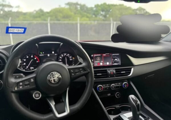 2022 Alfa Romeo Giulia - Image 5