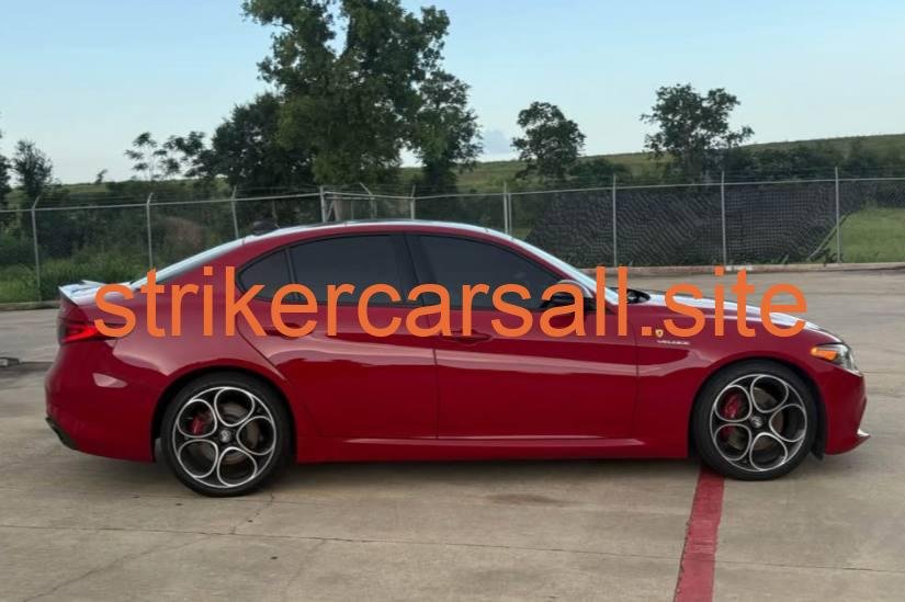 2022 Alfa Romeo Giulia - Image 4