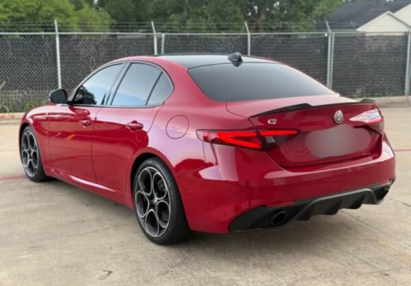 2022 Alfa Romeo Giulia - Image 3