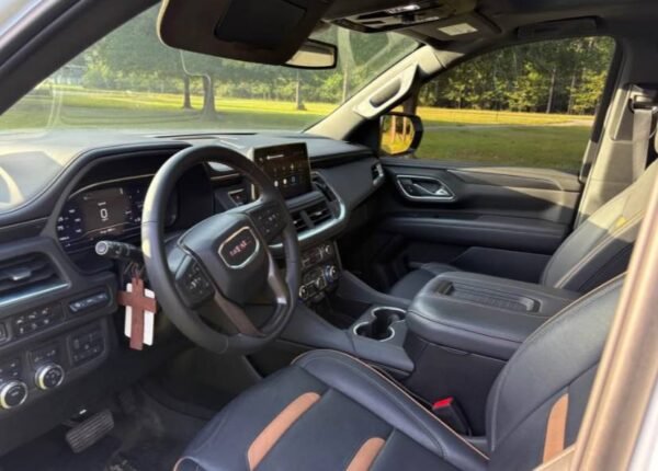 2024 GMC Yukon XL - Image 4