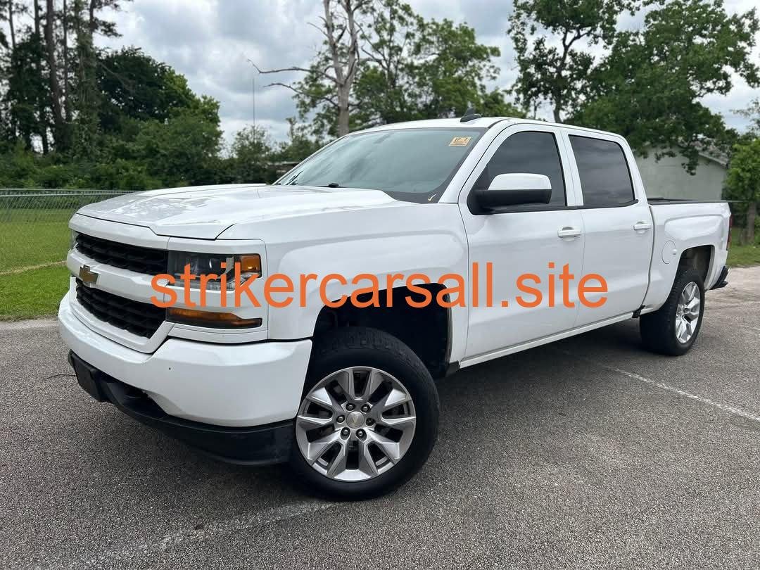 2018 Chevrolet Silverado - Image 10