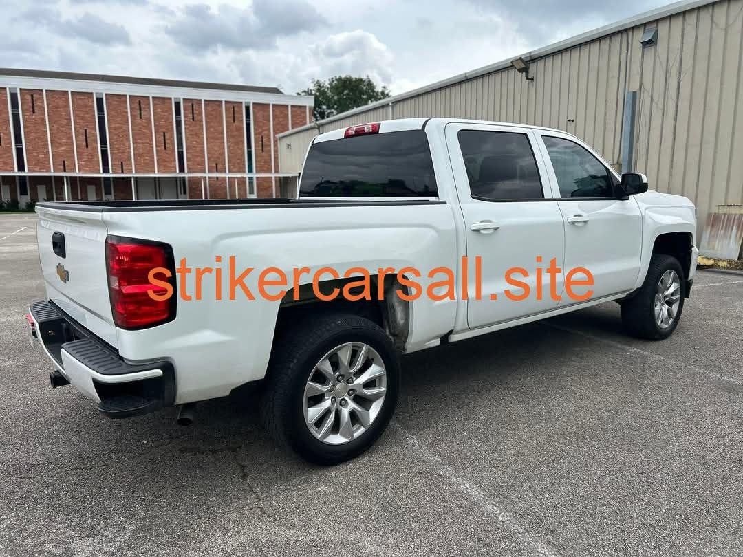 2018 Chevrolet Silverado - Image 11