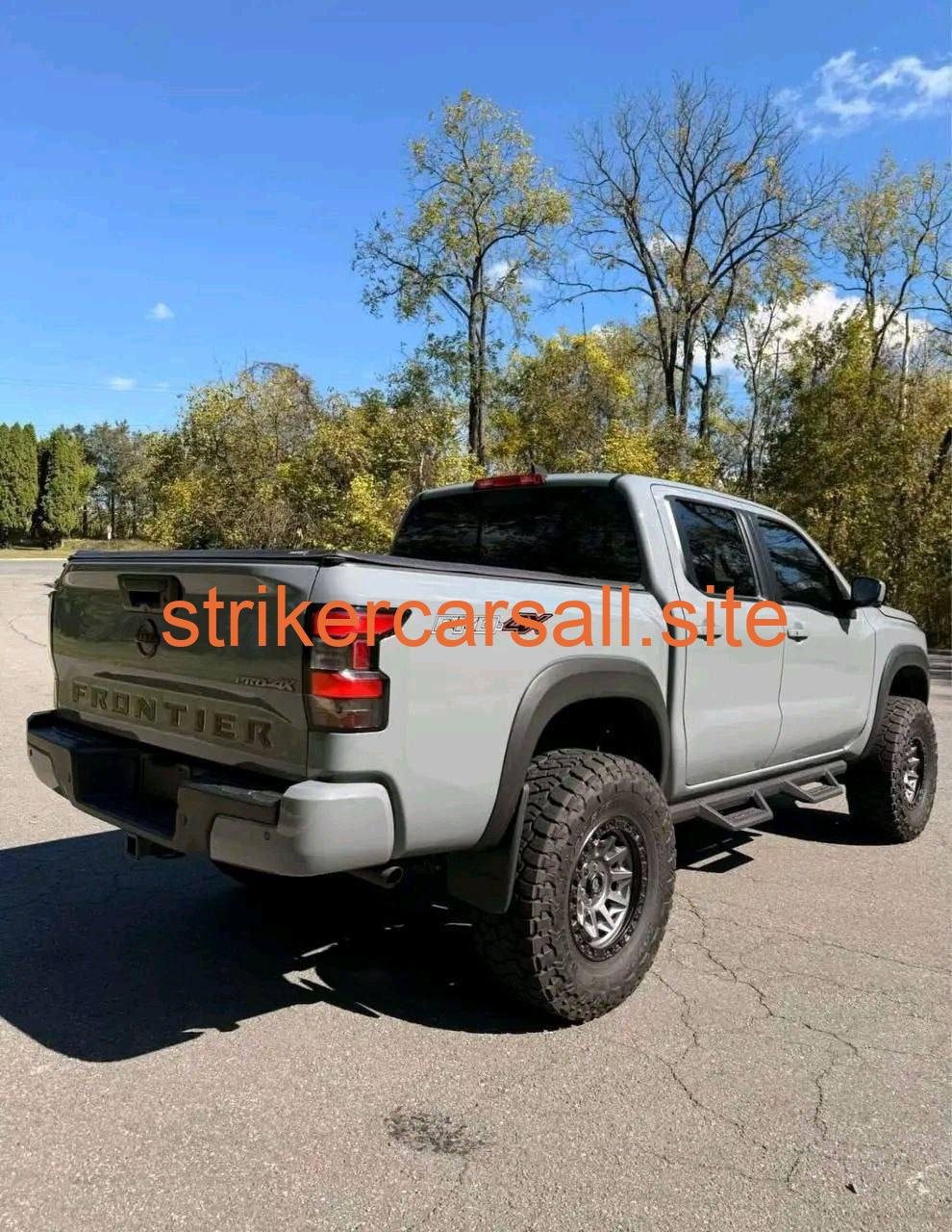 2023 Nissan Frontier Pro-4X Crew Cab - Image 3