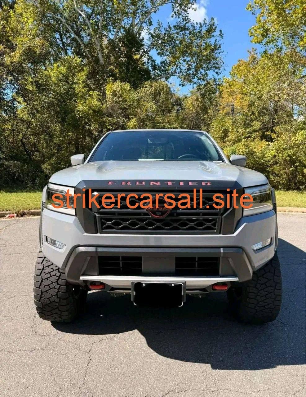 2023 Nissan Frontier Pro-4X Crew Cab - Image 4