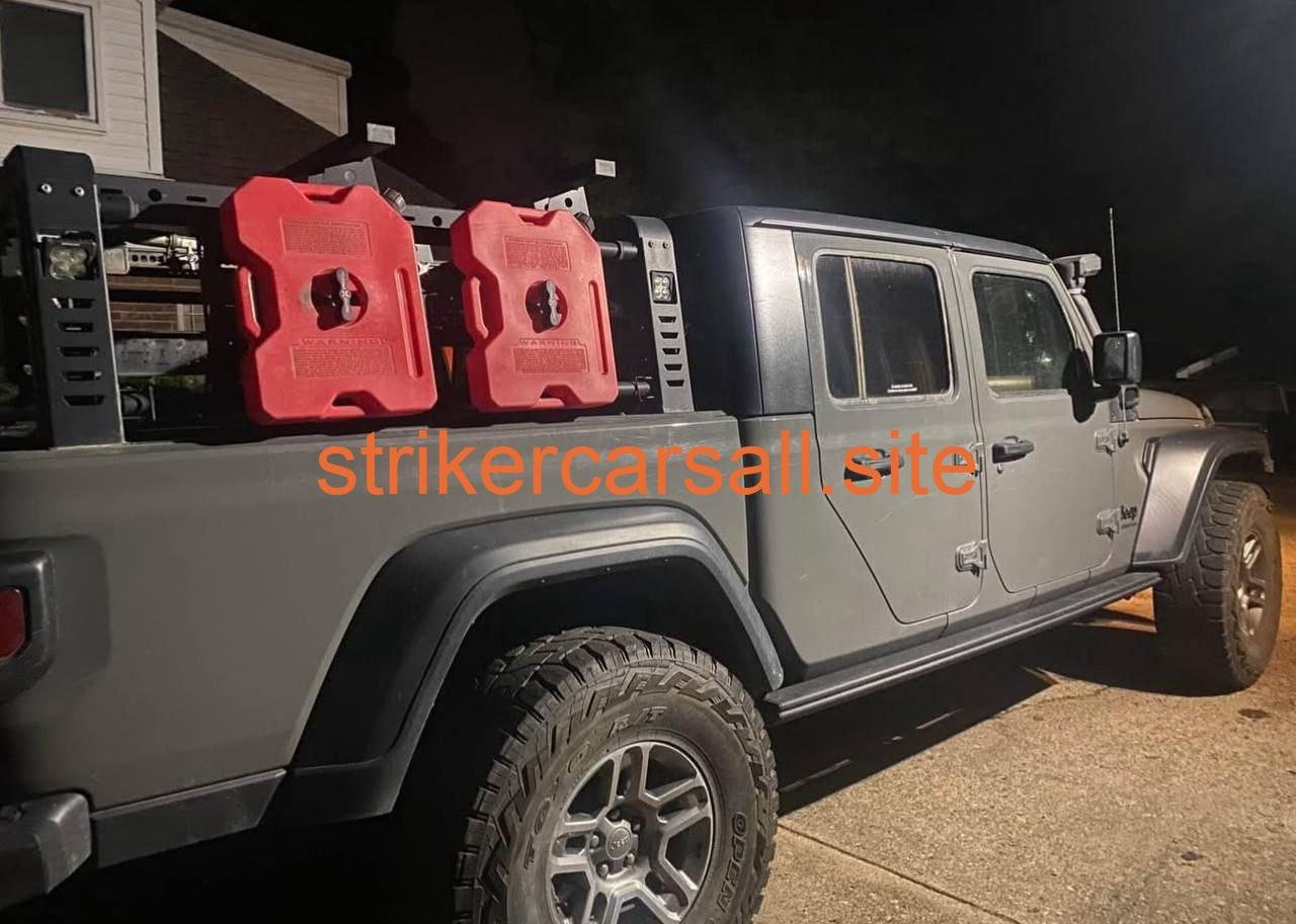 2020 Jeep Gladiator Sport Pickup - Image 4