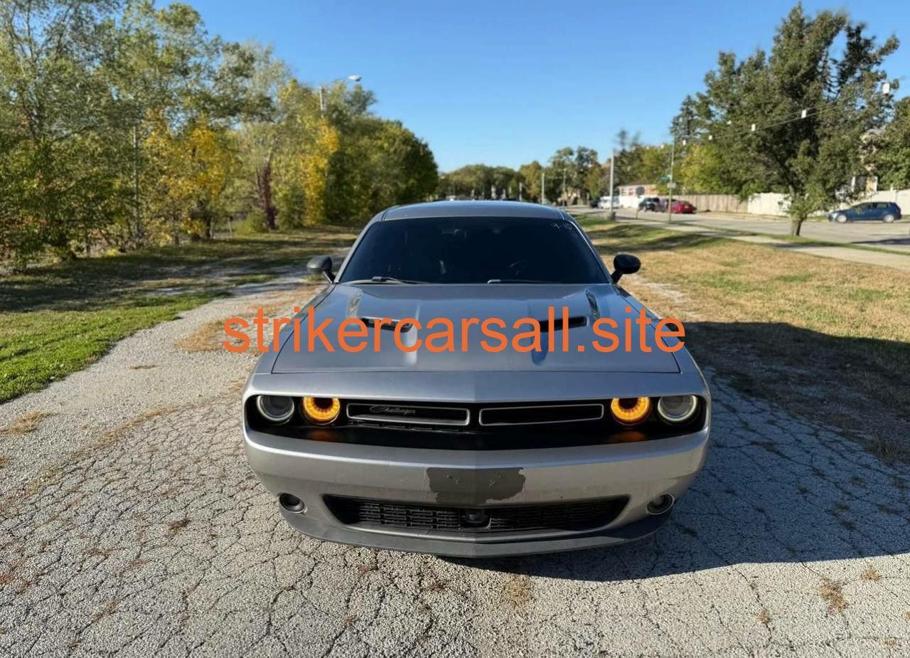 2015 Dodge Challenger Sxt - Image 8
