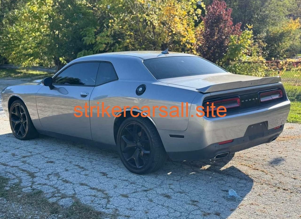 2015 Dodge Challenger Sxt - Image 4