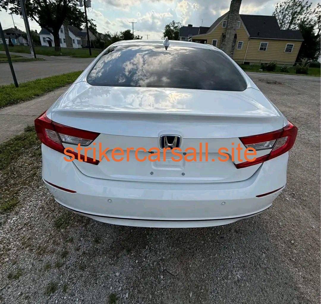 2022 Honda Accord Hybrid β’ EX-L w/Navigation - Image 3