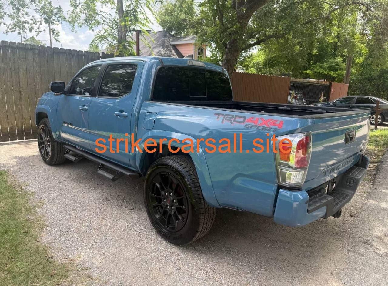 2019 Toyota Tacoma Double Cab 路 TRD Sport Pickup 4D 5 ft - Image 4