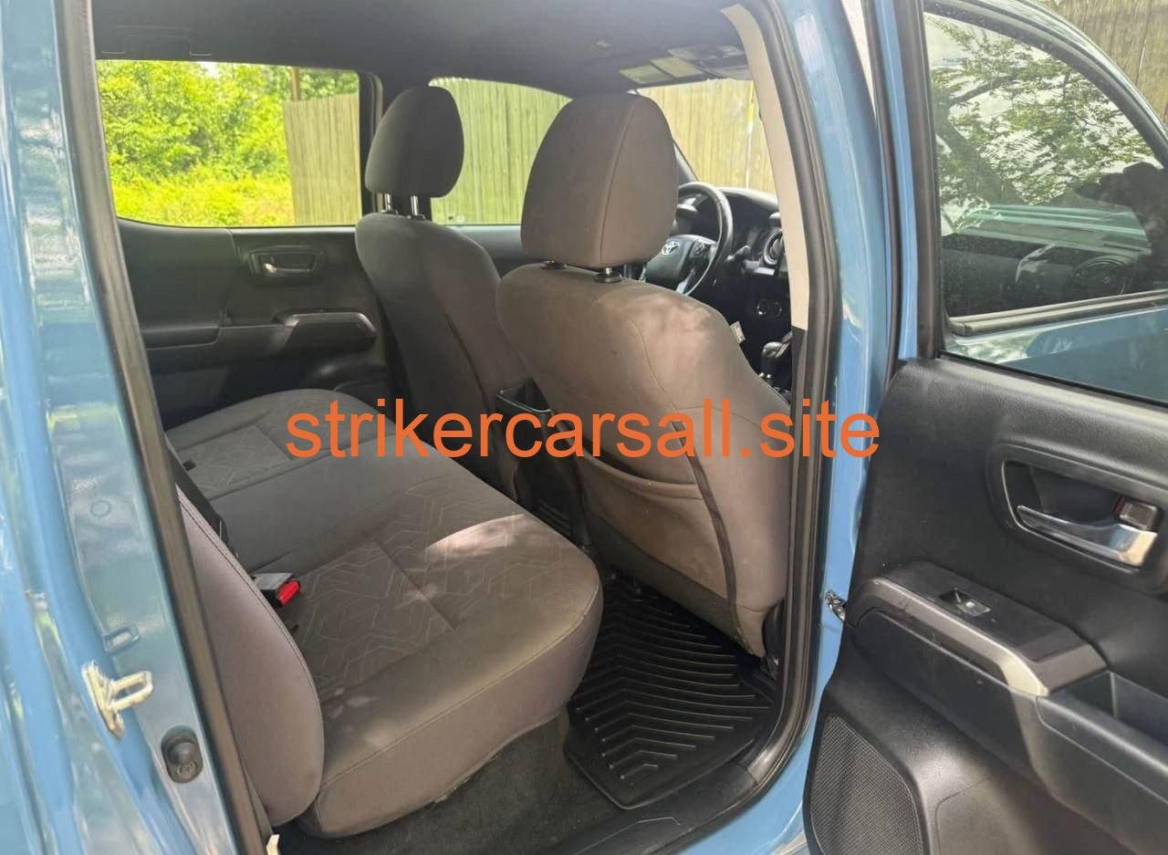 2019 Toyota Tacoma Double Cab 路 TRD Sport Pickup 4D 5 ft - Image 5