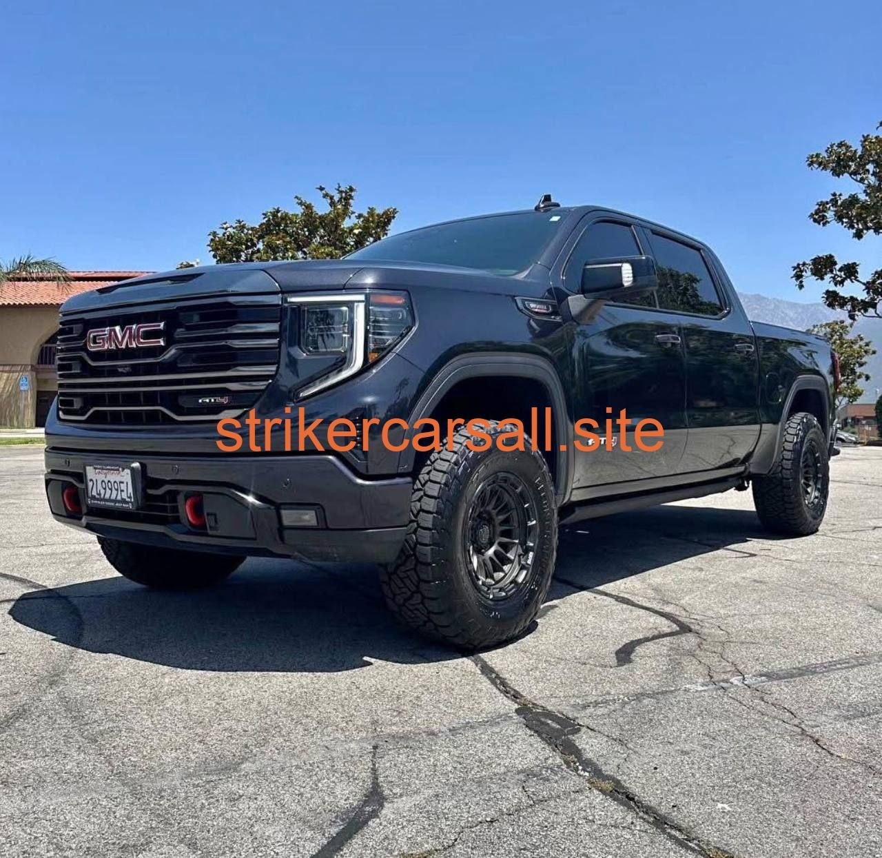 2023 GMC Sierra 1500 Crew Cab 路 AT4 Pickup 4D 5 3/4 ft