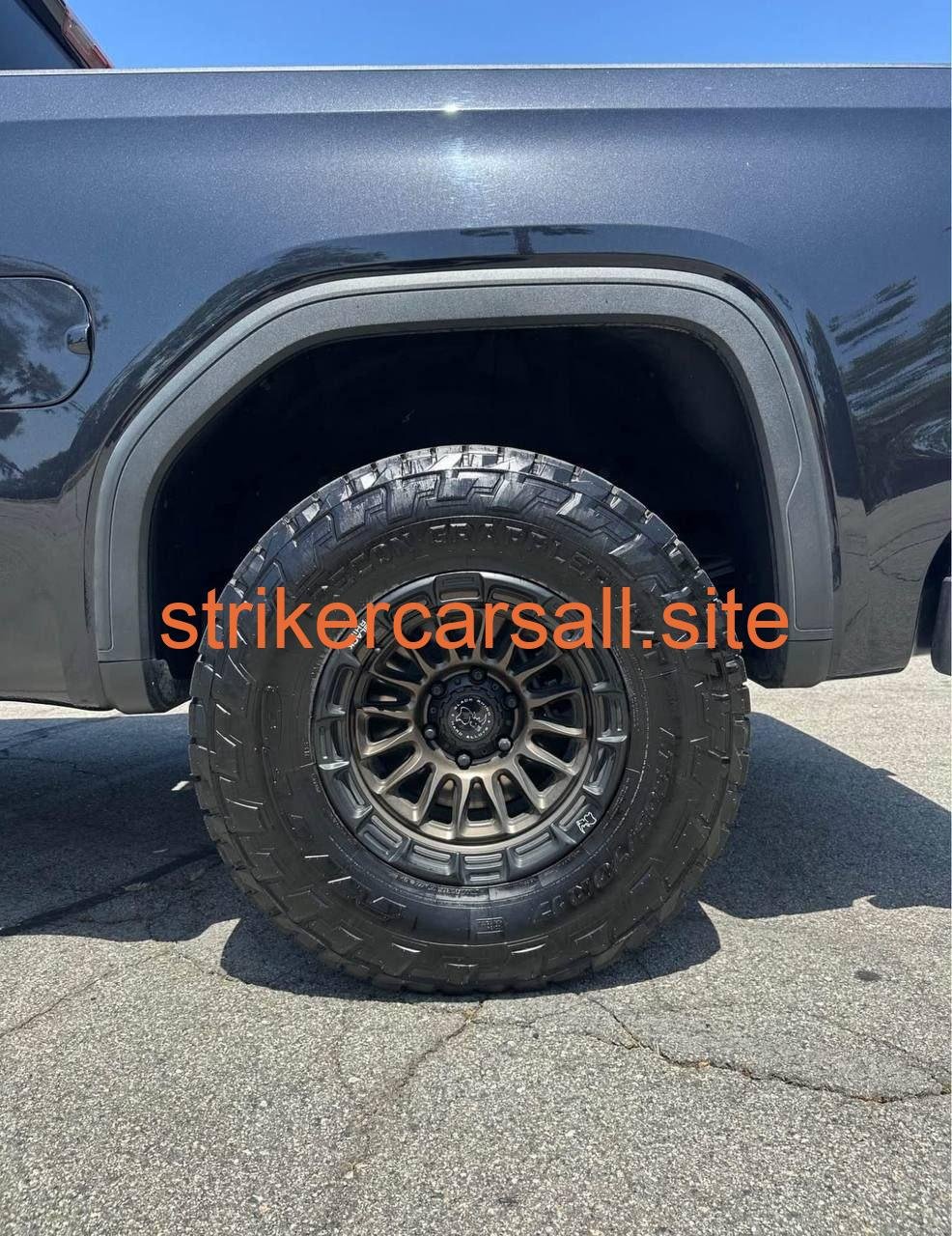 2023 GMC Sierra 1500 Crew Cab 路 AT4 Pickup 4D 5 3/4 ft - Image 6