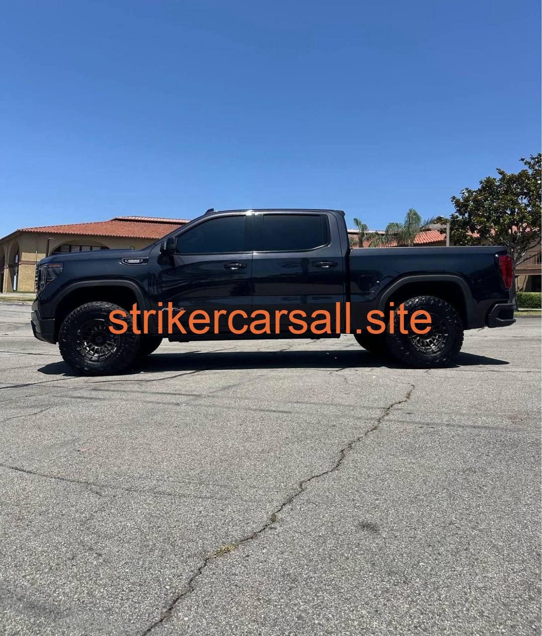 2023 GMC Sierra 1500 Crew Cab 路 AT4 Pickup 4D 5 3/4 ft - Image 7