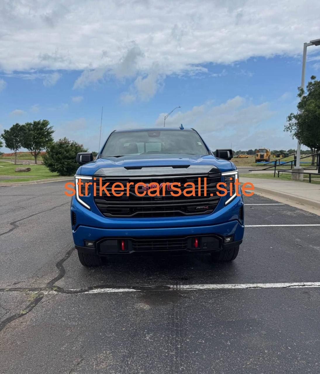 2023 GMC Sierra (Classic) 1500 Crew Cab 路 AT4 - Image 2