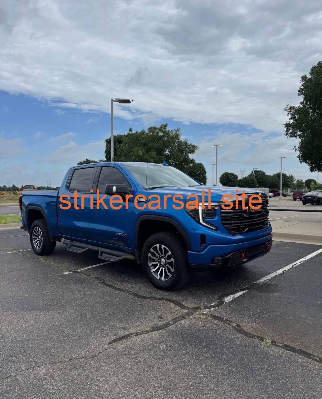 2023 GMC Sierra (Classic) 1500 Crew Cab 路 AT4