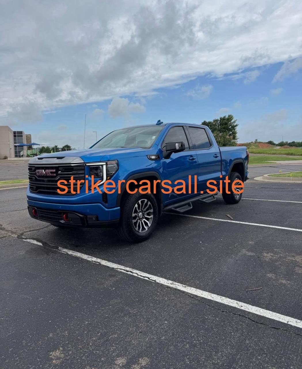 2023 GMC Sierra (Classic) 1500 Crew Cab 路 AT4 - Image 4