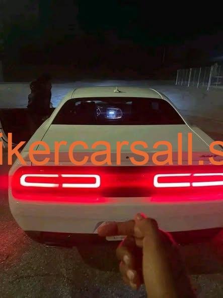 2015 Dodge Challenger SRT 392 - Image 3