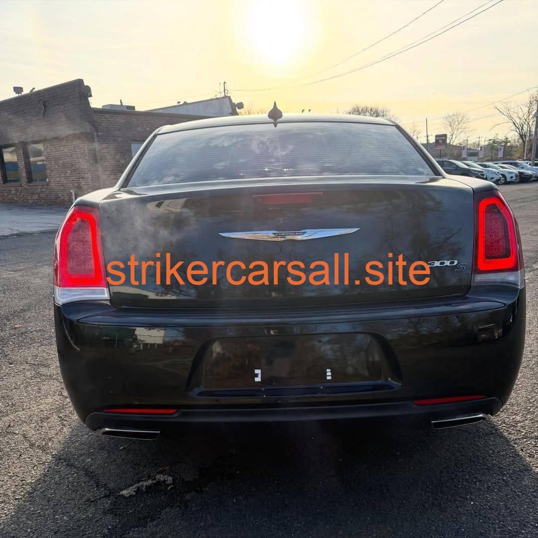 2019 Chrysler 300s - Image 6