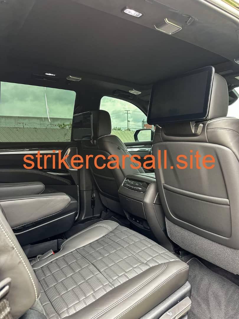 2025 Cadillac Escalade V - Image 8