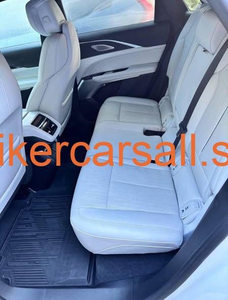 2024 Cadillac Lyriq - Image 6