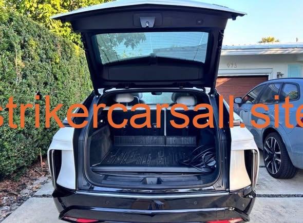 2024 Cadillac Lyriq - Image 3