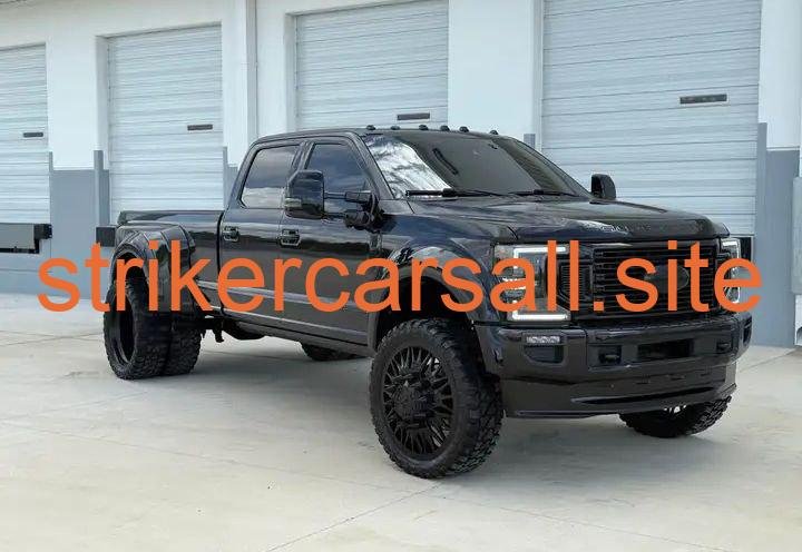 2017 Ford F450 Super Duty Crew Cab 路 Platinum Pickup 4D 8 ft