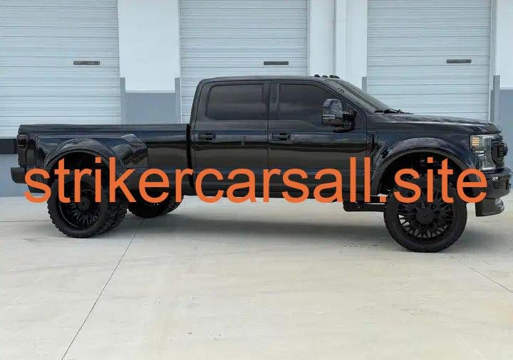 2017 Ford F450 Super Duty Crew Cab 路 Platinum Pickup 4D 8 ft - Image 3