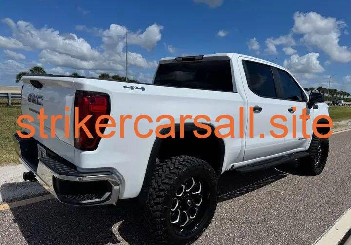 2022 GMC Sierra (Classic) 1500 Crew Cab - Image 3