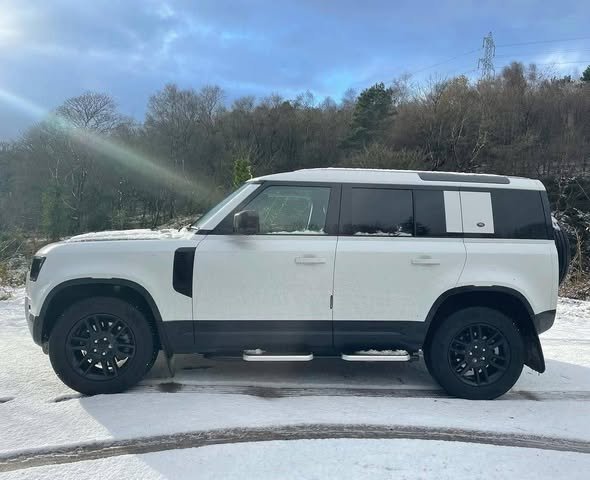 Land Rover Defender - Image 4