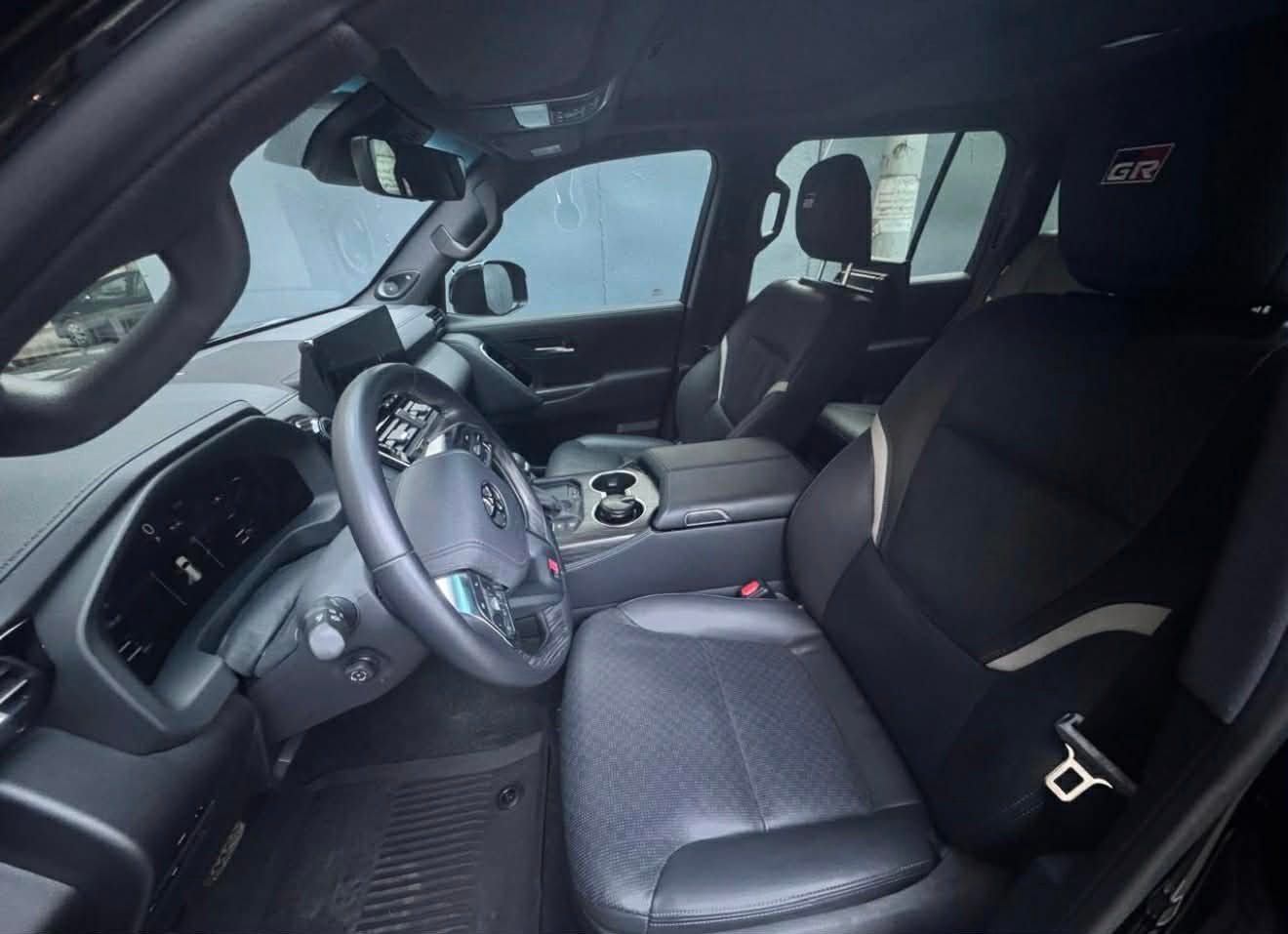 2023 Toyota Land Cruiser 300 GR SPORT - Image 10