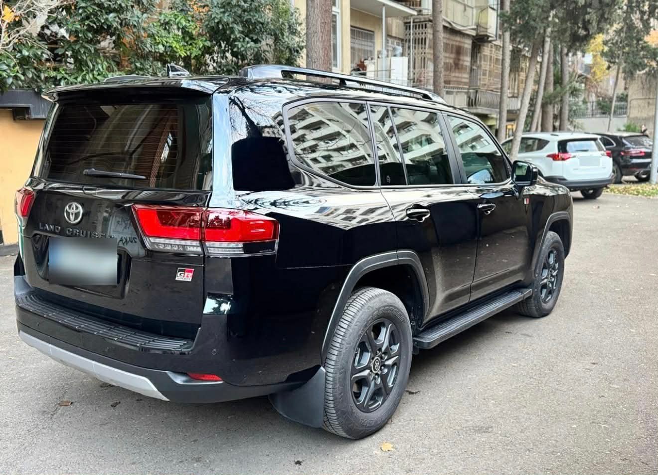 2023 Toyota Land Cruiser 300 GR SPORT - Image 6