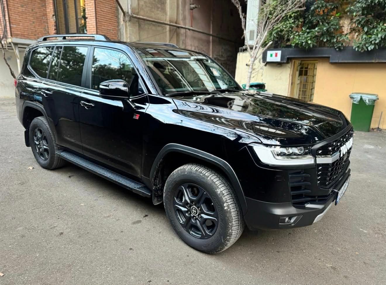 2023 Toyota Land Cruiser 300 GR SPORT - Image 5