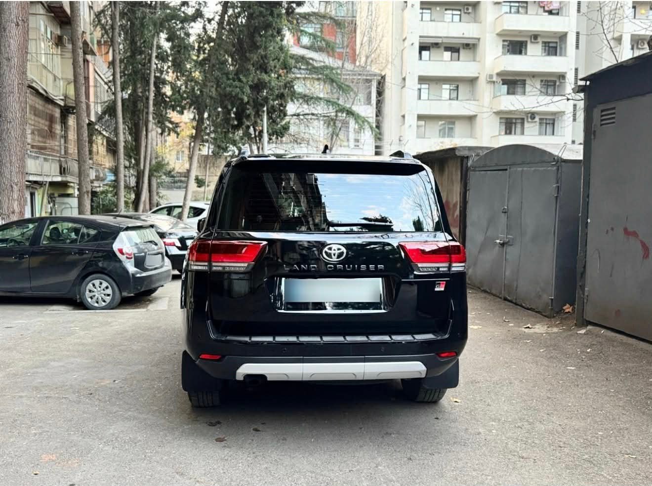 2023 Toyota Land Cruiser 300 GR SPORT - Image 4