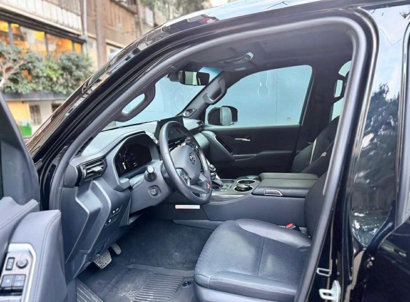 2023 Toyota Land Cruiser 300 GR SPORT - Image 8