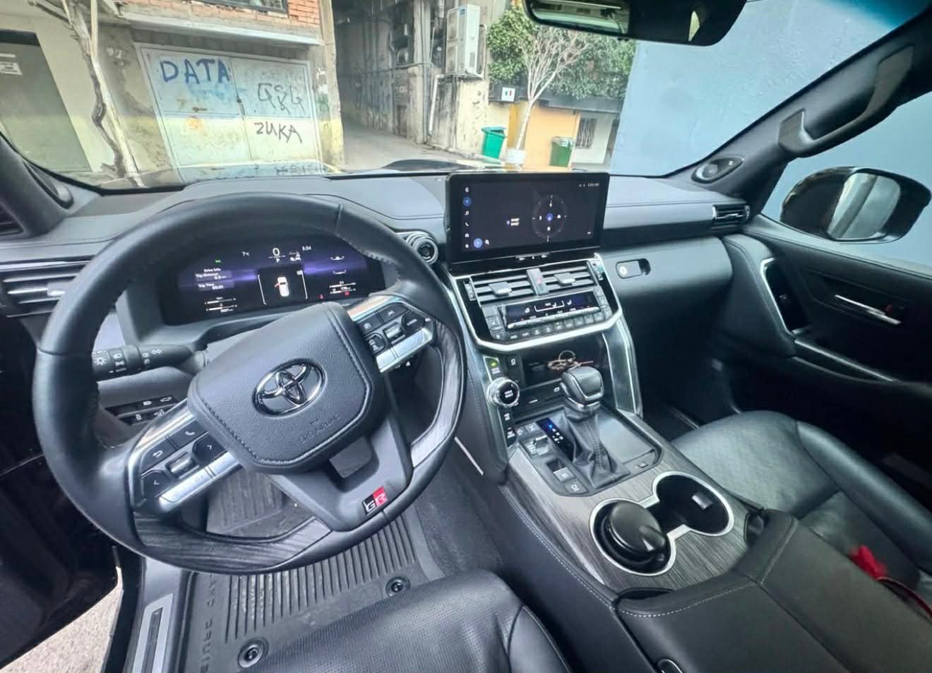 2023 Toyota Land Cruiser 300 GR SPORT - Image 9