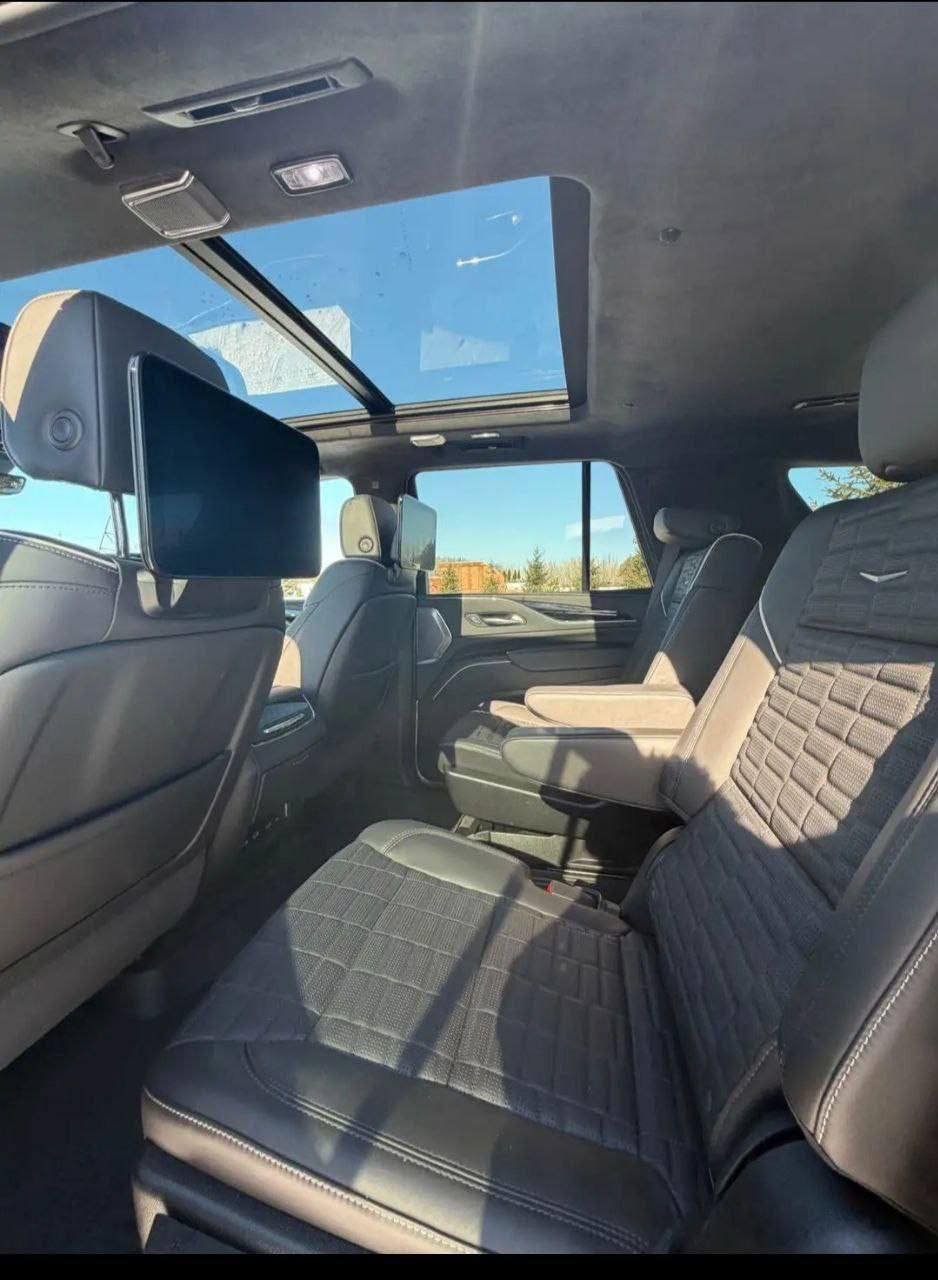 2024 Cadillac Escalade - Image 2
