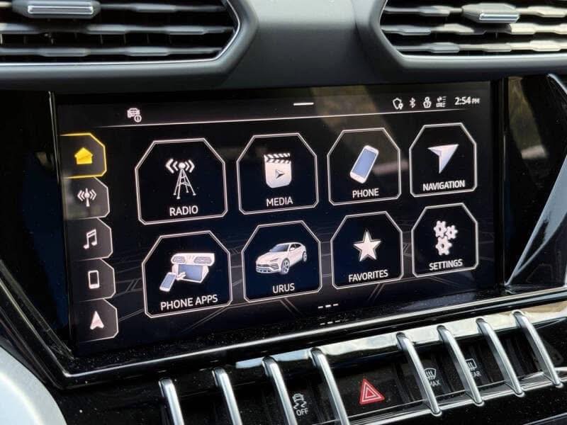 2022 Lamborghini Urus - Image 10